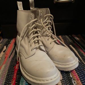 Size 7 all white docs